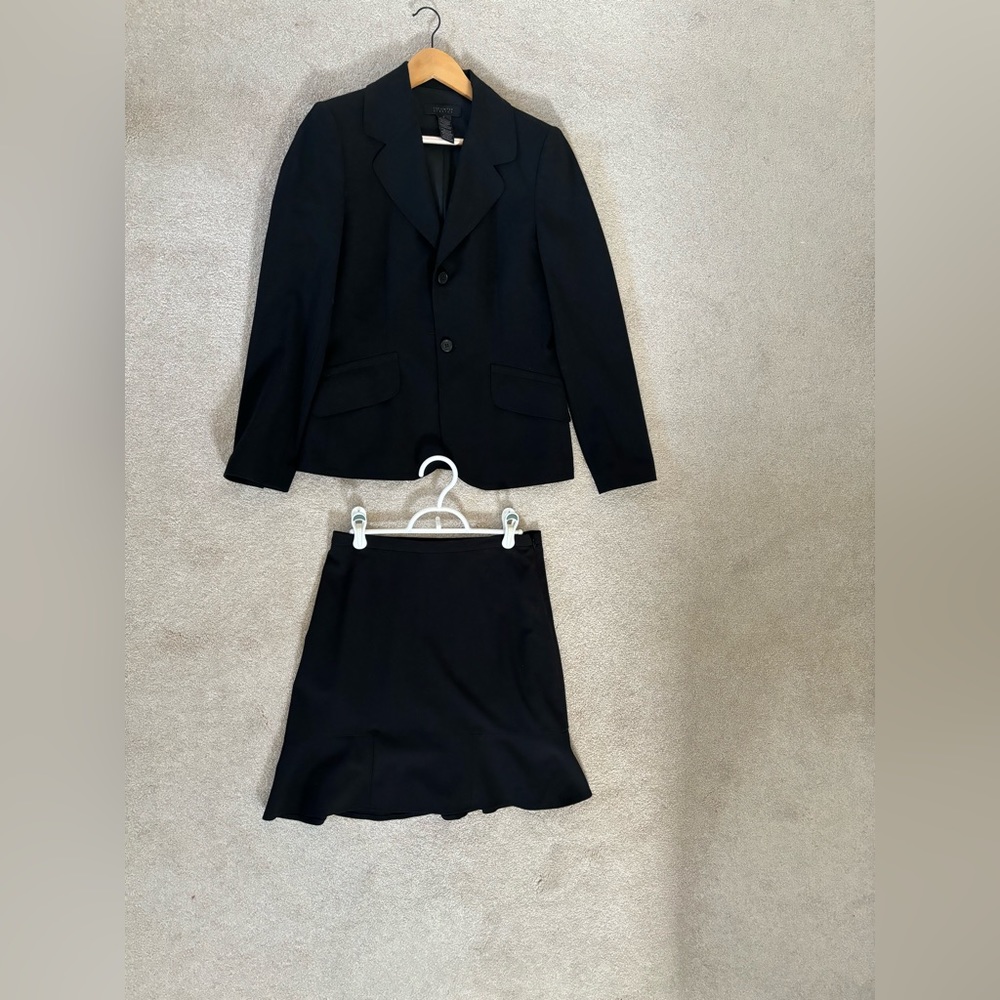 Limited Skirt Suit - 2 pieces